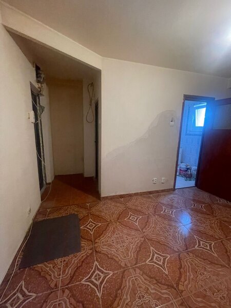 Titan  -Postavarului vanzare garsoniera