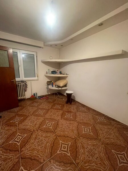 Titan  -Postavarului vanzare garsoniera